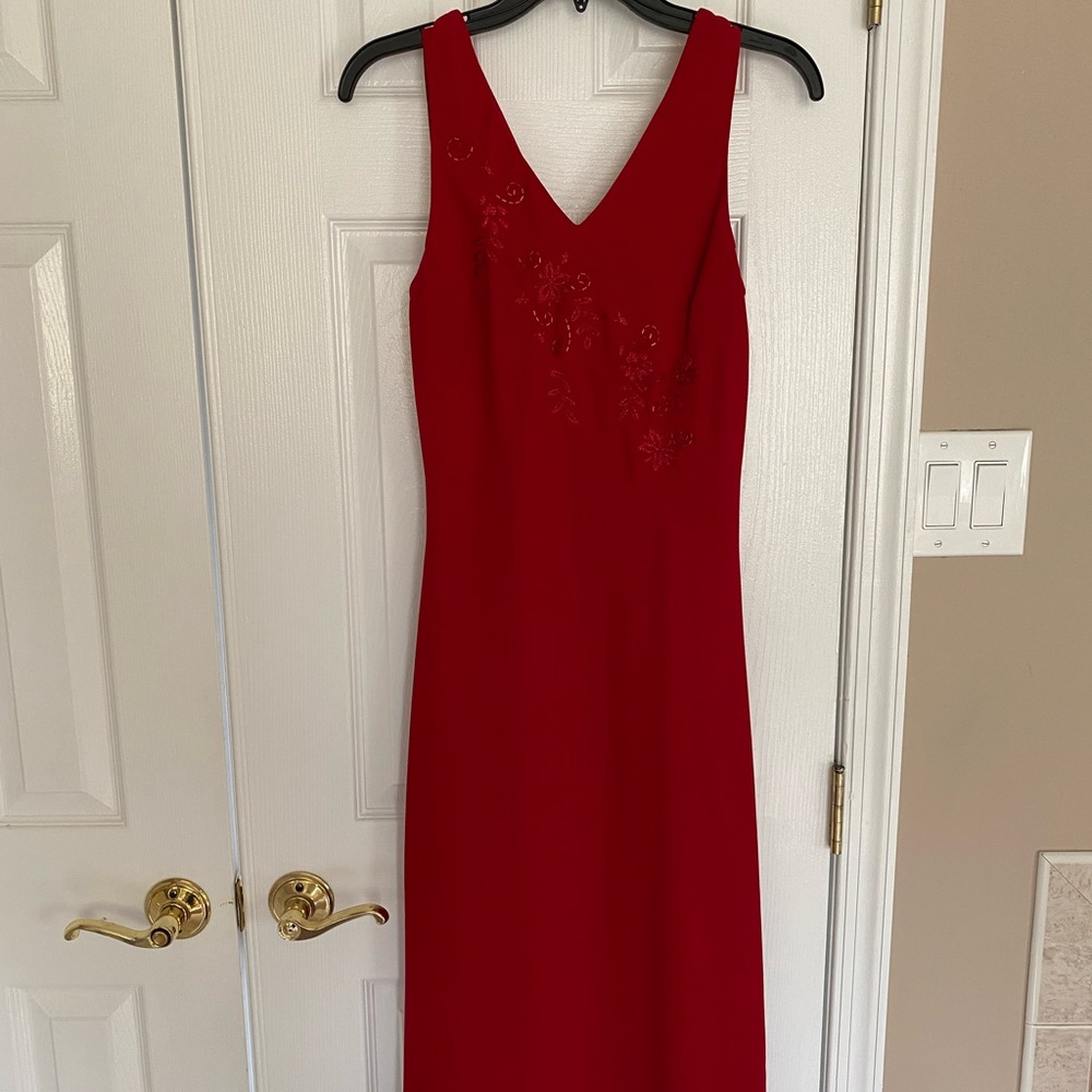 Women’s mid length dress; size 8P; sleeveless